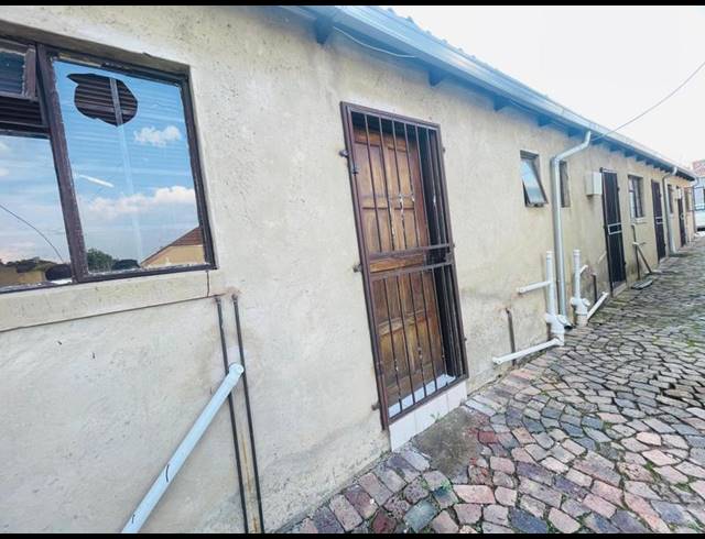 12 BEDROOM HOUSE FOR SALE IN BOKSBURG NORTH